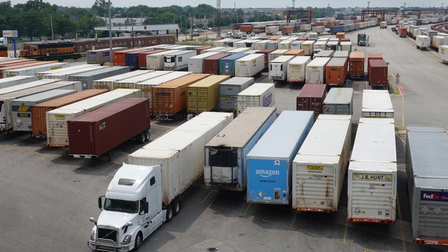 Waitress in Manhattan restaurant 