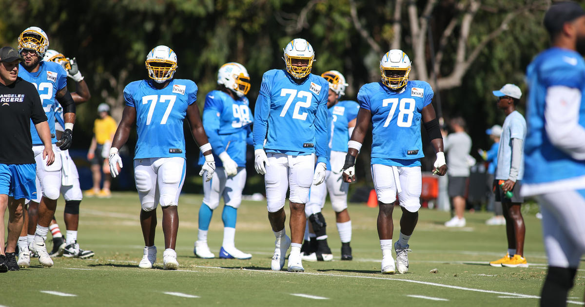 Chargers Training Camp Team Holds First Practice With Pads CBS Los