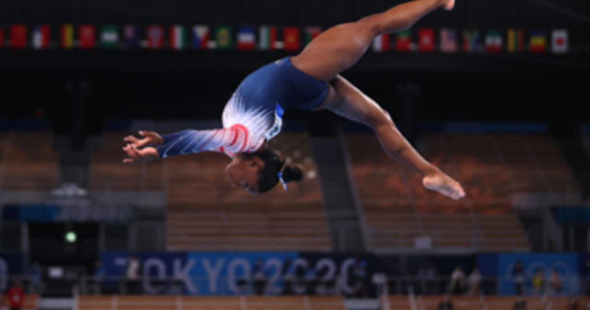 Simone Biles wins bronze medal in balance beam final after taking time