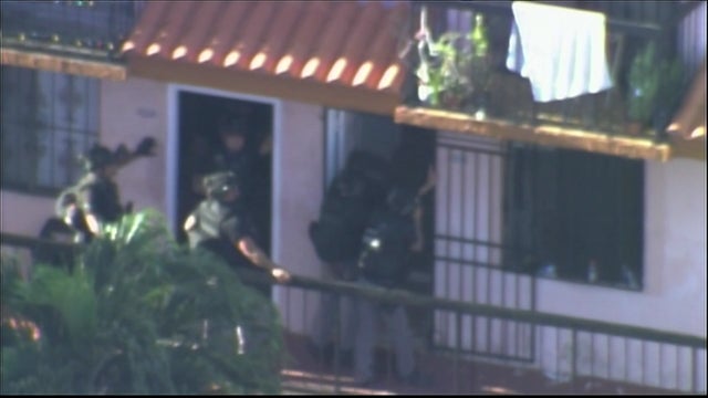 12-VO-HIALEAH-SWAT_WFOR4B1D.jpg 