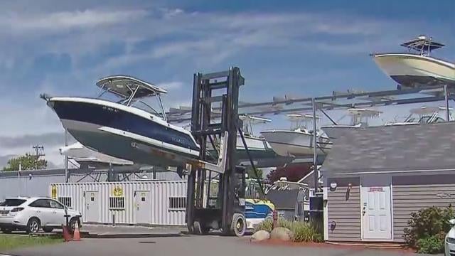 Falmouth-Harbormaster-moving-boats.jpg 