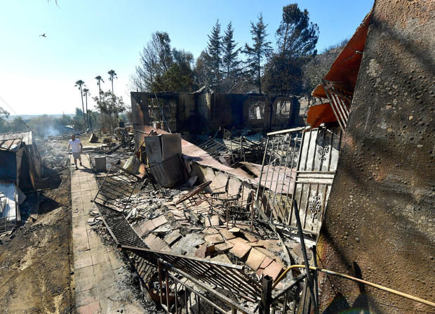 South Fire Burns 700 Acres Destroys 18 Structures 