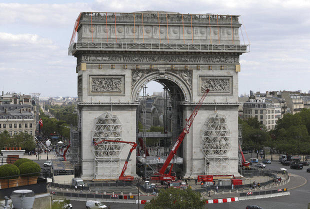 Arc de Triomphe art project 