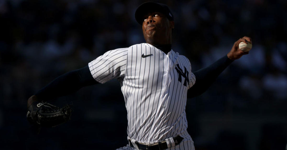 Aroldis Chapman carted off after line drive to head 