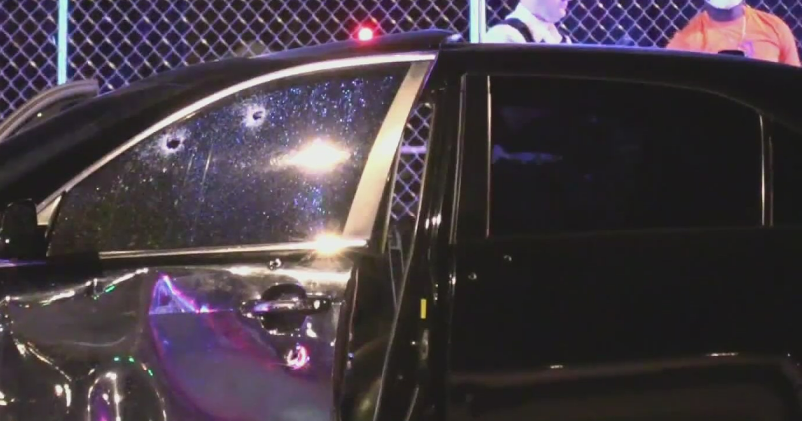 Man, 24, Shot While Driving In Loop - CBS Chicago