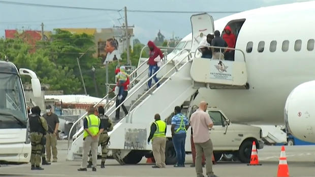 migrants-arrive-back-in-haiti.jpg 