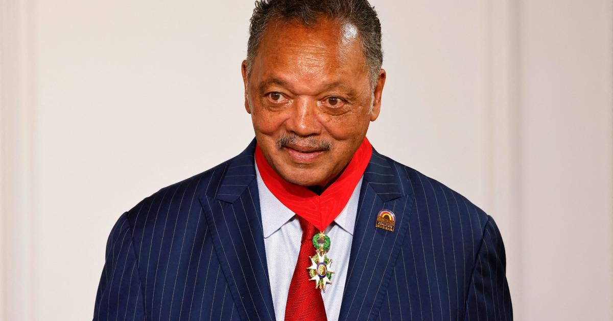 Reverend Jesse Jackson leaves rehab hospital after being treated for