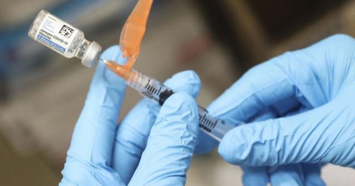 COVID-19 vaccine mandate goes into effect for New York health care workers - CBS News