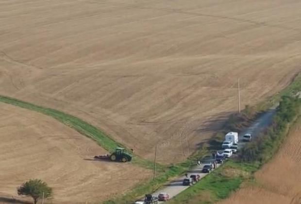 investigators-at-scene-in-iowa-field-on-093021-of-discovery-of-body-bellieved-to-be-missing-iowa-boy-xavior-harrelson.jpg 