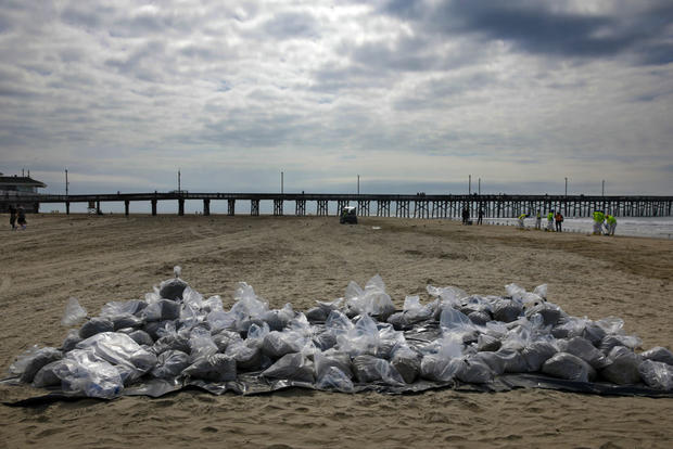 Massive oil spill in reaches Newport Beach 