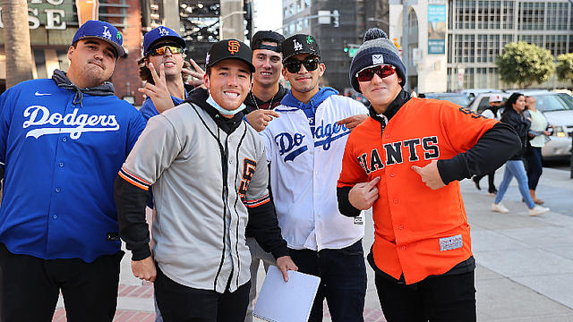 giants-dodgers-fan-frenzy-AP-Photo-.jpg 