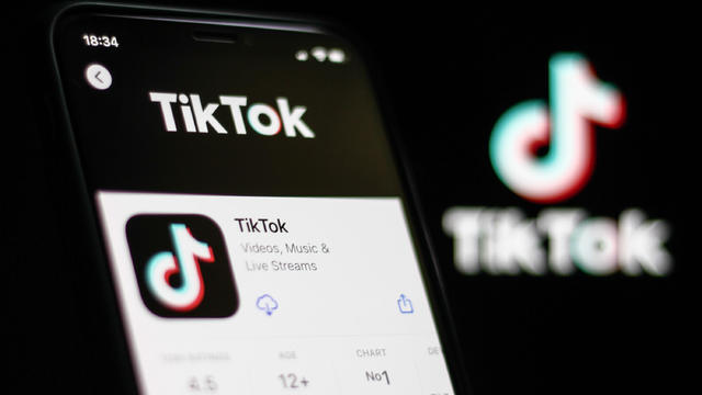 TikTok And Facebook Photo Illustrations 