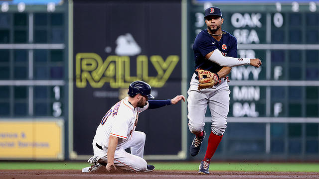 Five Takes: Christian Vazquez plays hero as Red Sox keep finding