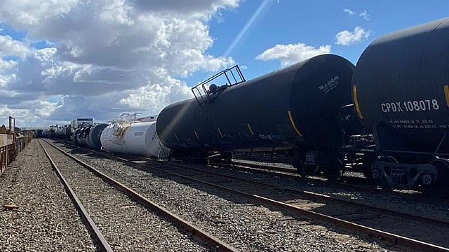 oakland-train-derailment-oak-fire-photo.jpg 