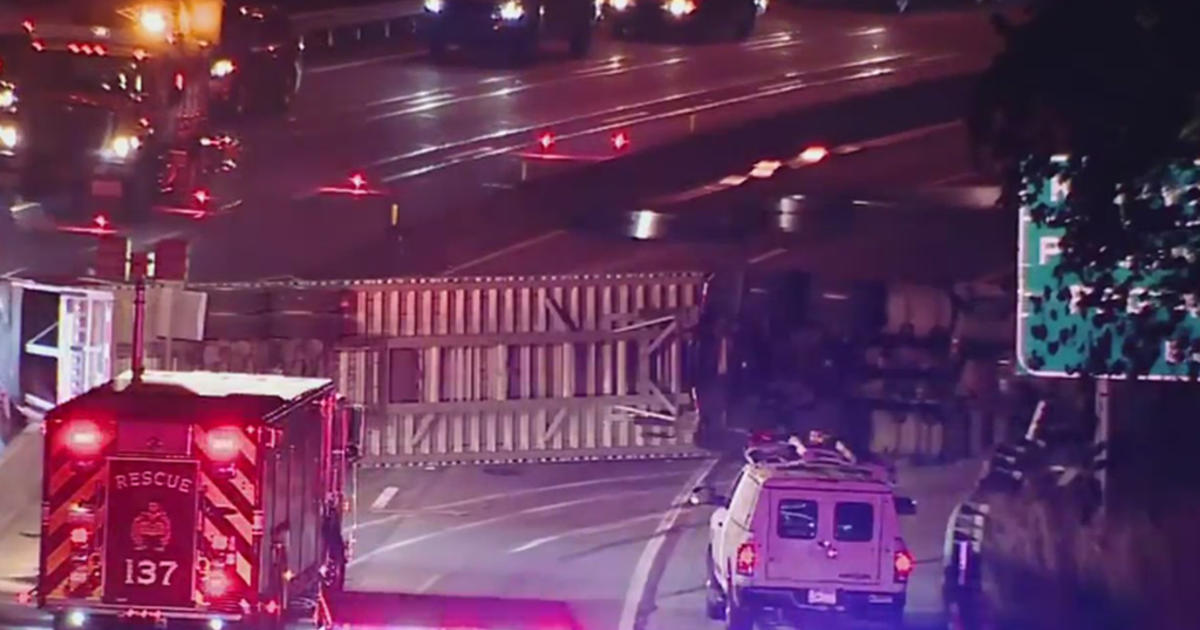 Overturned Tractor Trailer Crash Leads To Closure Of Inbound Lanes Of Parkway East Prompts 0614