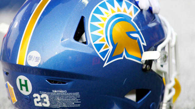 sjsu_fb_helmet_1234999539.jpg 