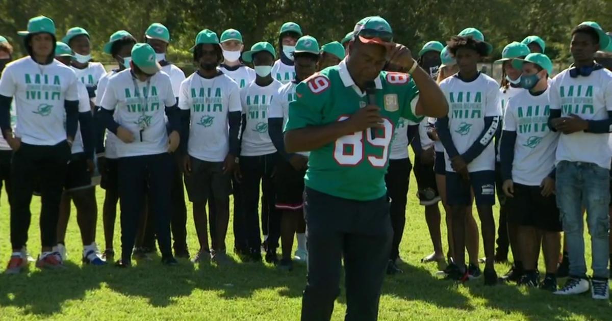 Miami Dolphins Legend Nat Moore Visits Miami Palmetto Senior High School;  School Receives Football Equipment - CBS Miami