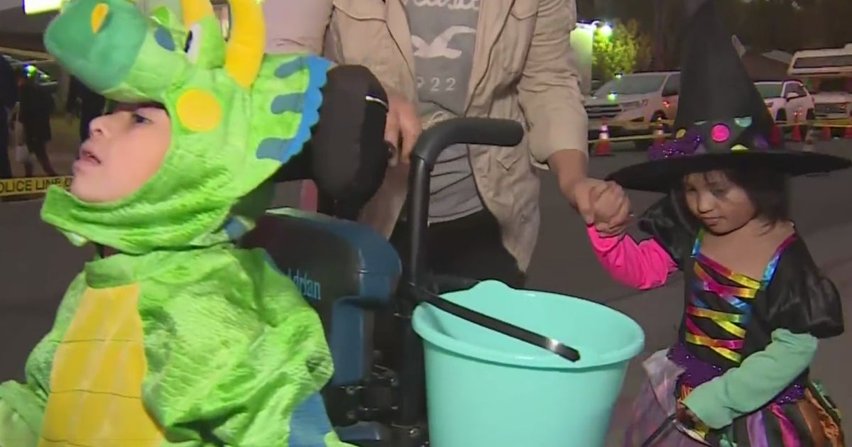 Trunk Or Treat Event Helps Bring Sacramento Community Together After