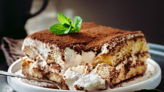 Tiramisu cake with mint 