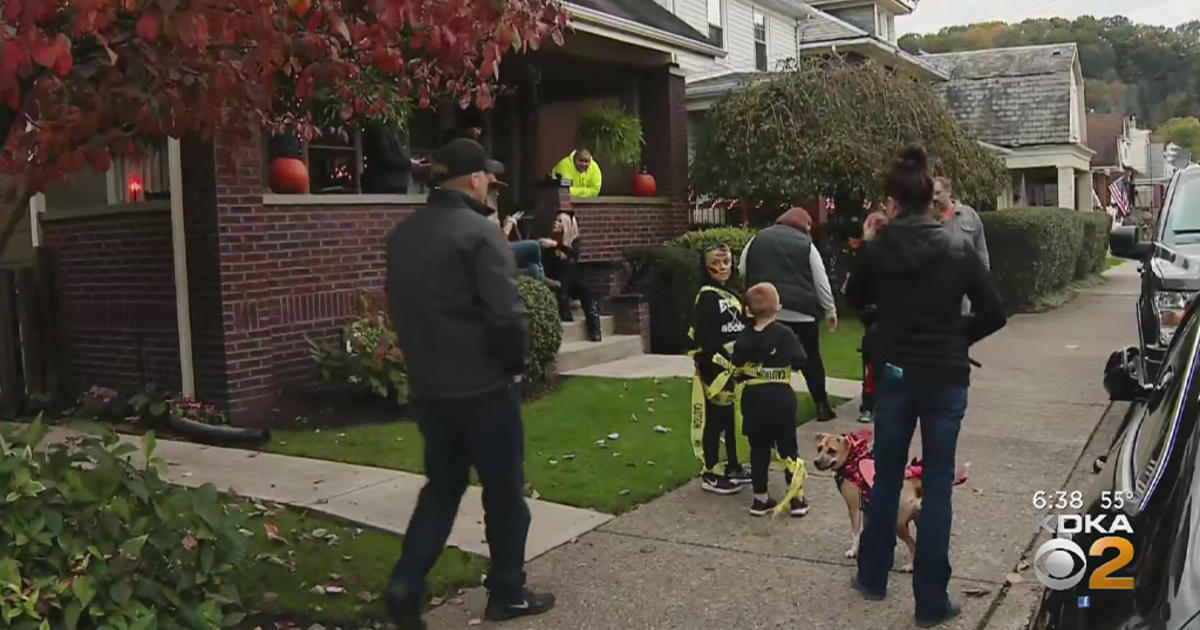 TrickOrTreaters Take To The Streets Again In Pittsburgh This