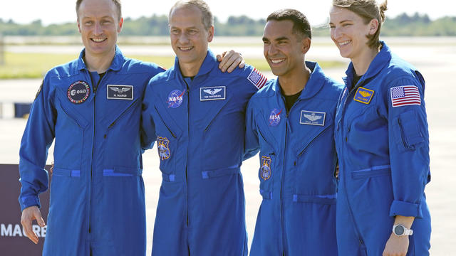 SpaceX-Launch-Crew.jpg 