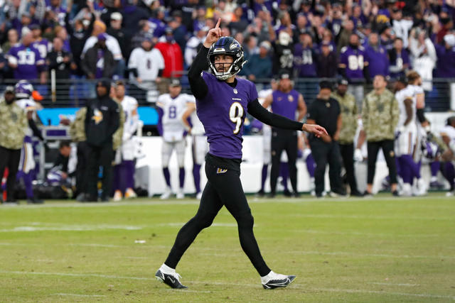 Ravens come back from 14-point deficits twice to stun Vikings