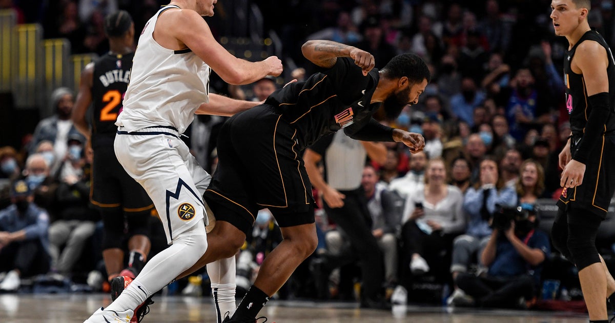 Nikola Jokic Ejected After He Retaliates For Flagrant Foul, Injures ...