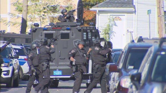 DORCHESTER-BARRICADE-STANDOFF_frame_369.jpg 
