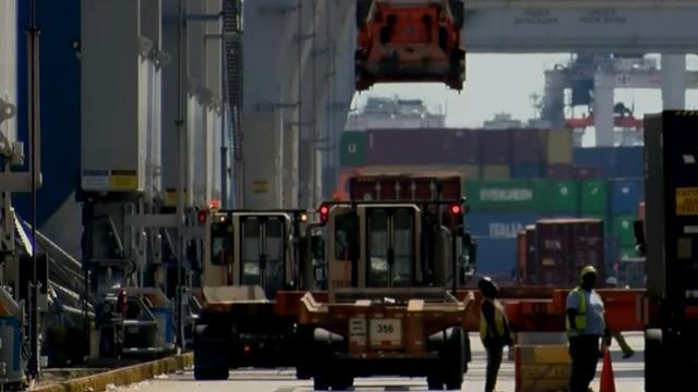 cbsn-fusion-biden-administration-says-it-is-working-to-ease-congested-supply-chain-ports-thumbnail-835005-640x360.jpg 