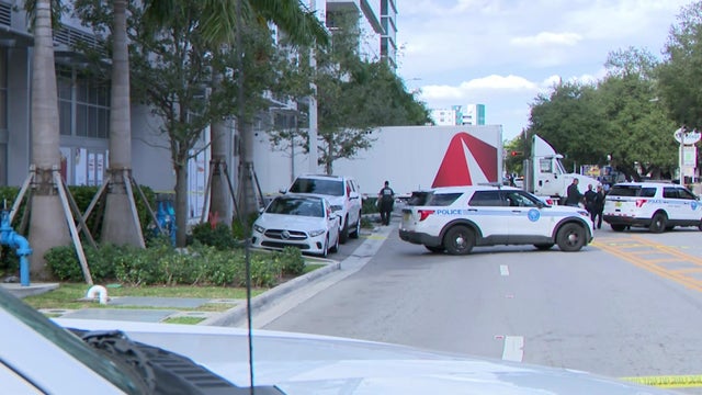 MIAMI-PEDESTRIAN-HIT-RAW-11-16-21.jpg 