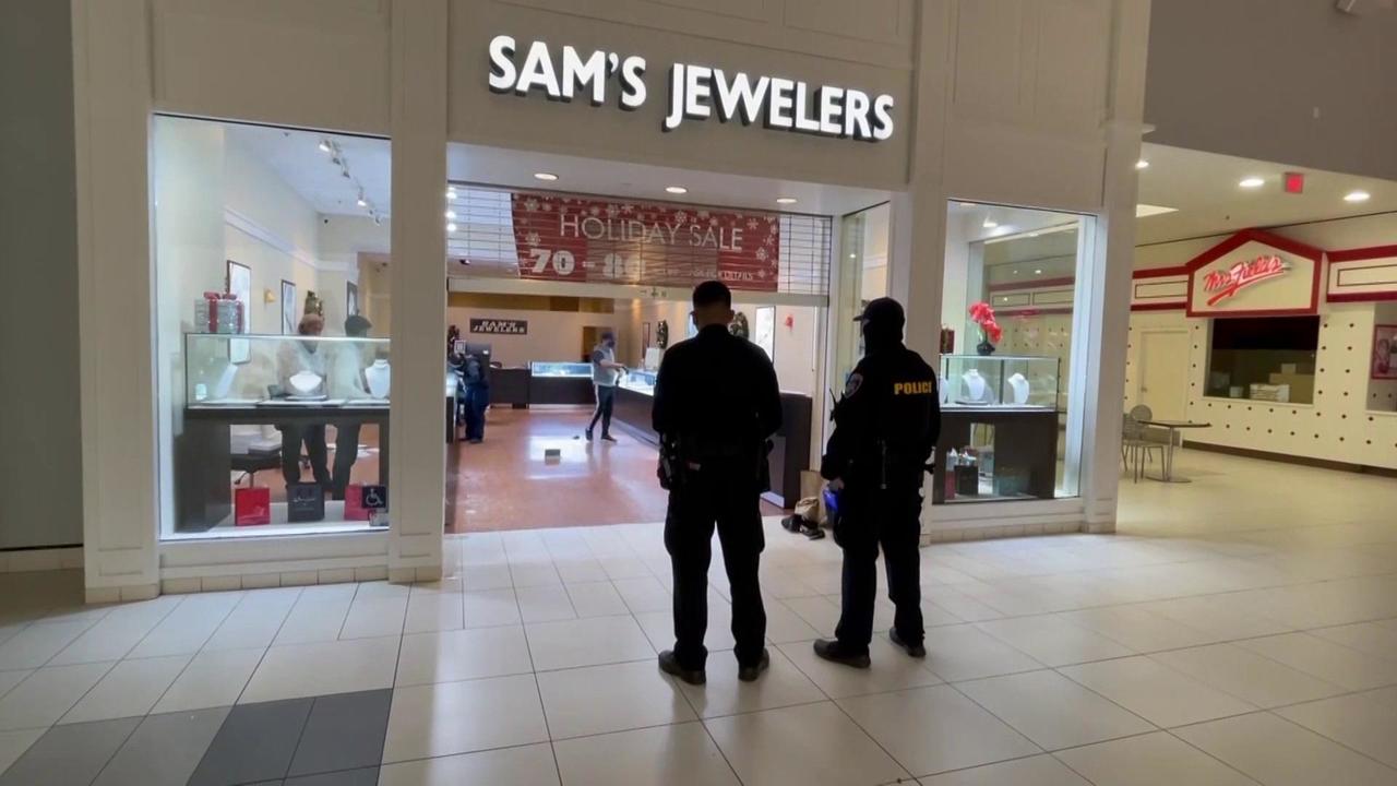 Stores hit by smash-and-grab robberies - Good Morning America