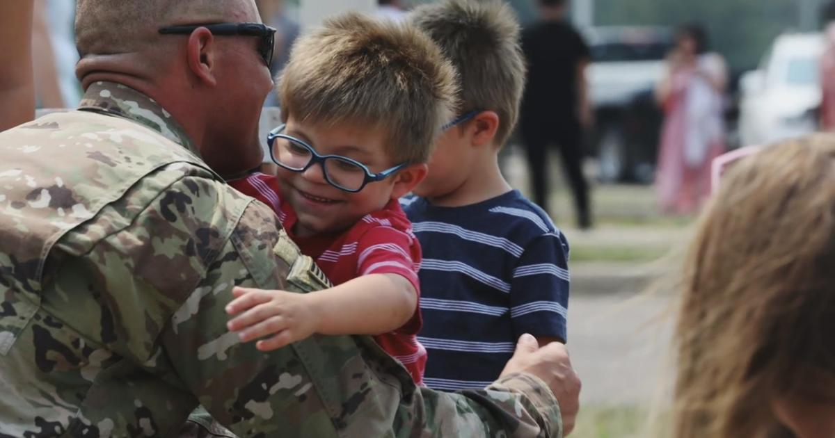 Stand up, Hook up, Maryland National Guardmembers from C Tr…