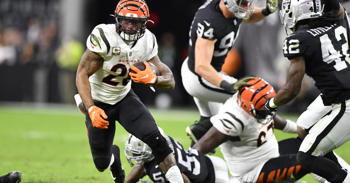 Menacing charge against Bengals' Joe Mixon is dismissed