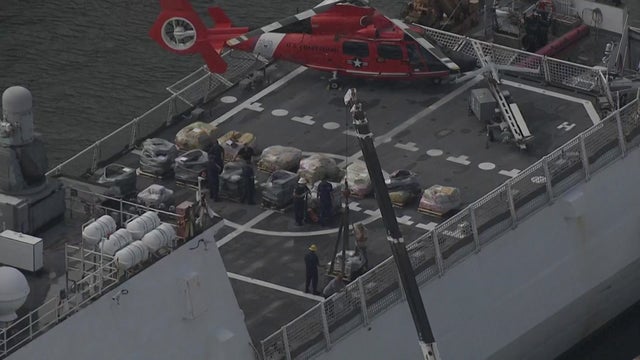 CHOPPER-COAST-GUARD-OFF-LOAD.jpg 