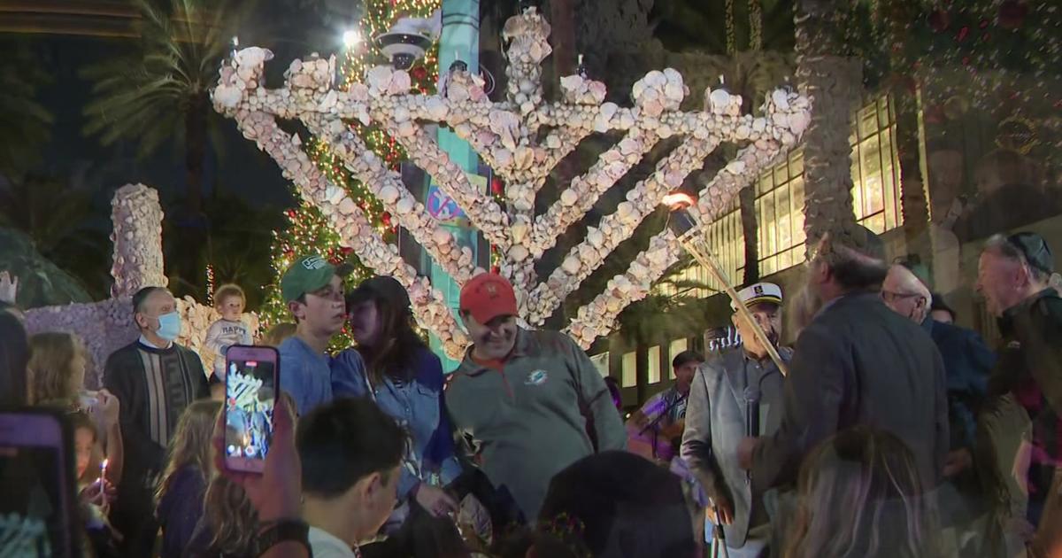 The Start Of Hanukkah Celebrated On Miami Beach In True South Florida ...