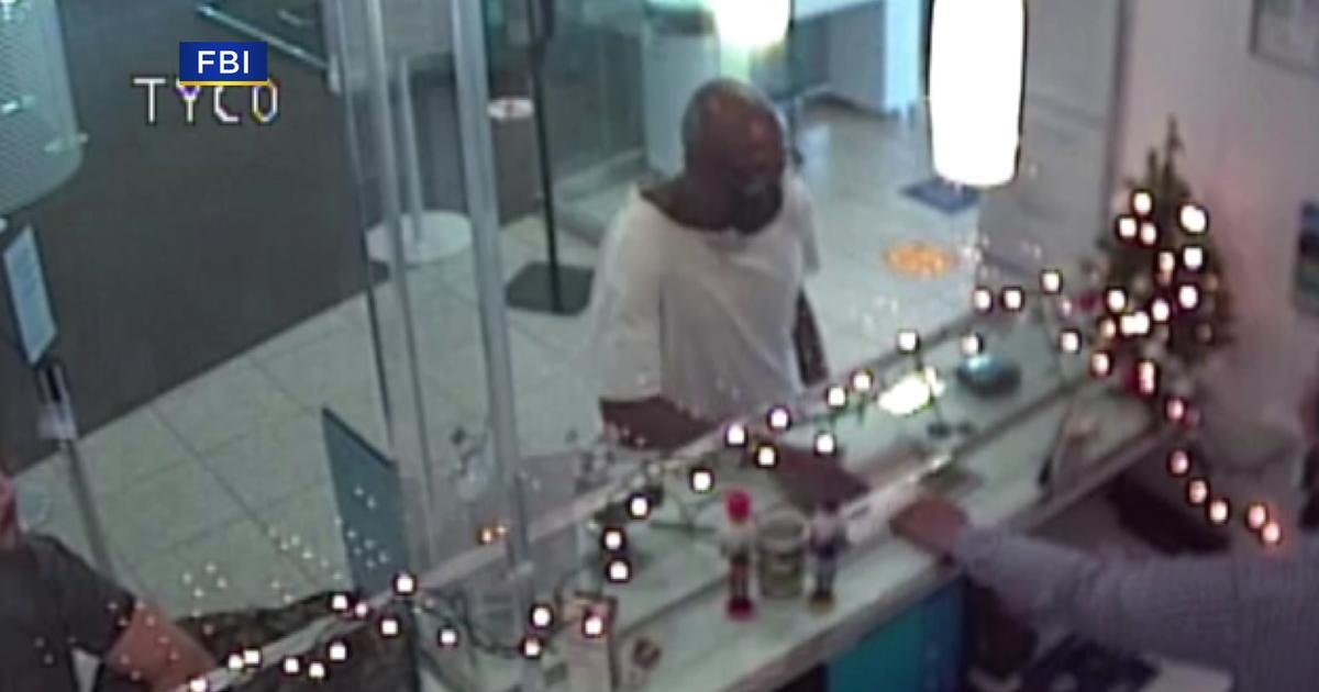 Do You Recognize This Man Fbi Releases Photos Of Miami Bank Robbery Suspect Cbs Miami