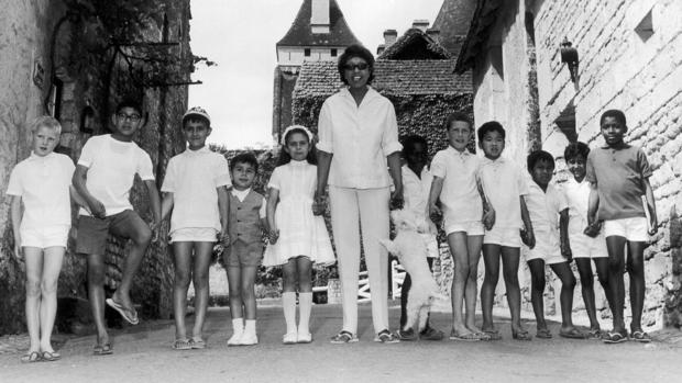 Josephine Baker Surrounded By Her Eleven Children In Dordogne, France 