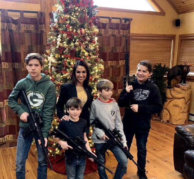 lauren-boebert-family-with-guns-christmas-photo.jpg