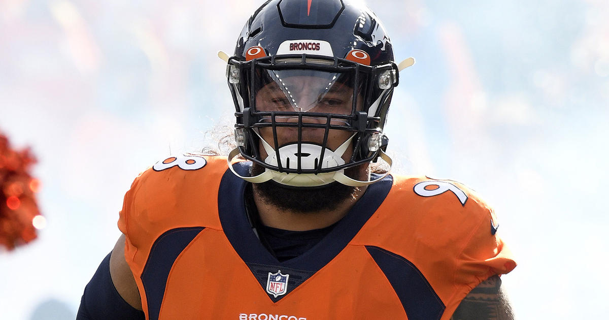 Denver Broncos nose tackle Mike Purcell (98) takes part in drills during an  NFL football training camp Friday, Aug. 6, 2021, at the team's headquarters  in Englewood, Colo. (AP Photo/David Zalubowski Stock