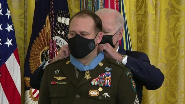 cbsn-fusion-biden-awards-medal-of-honor-to-3-soldiers-thumbnail-857596-640x360.jpg 