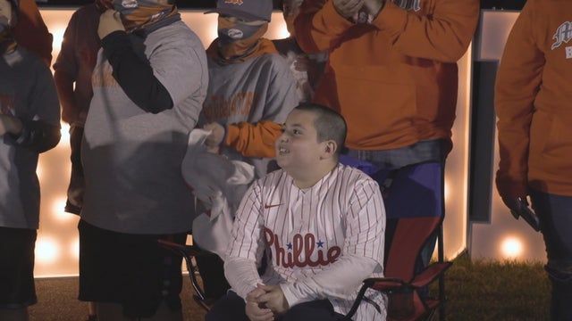 43VO_PHILLIES-SURPRISE.transfer_frame_1253.jpg 