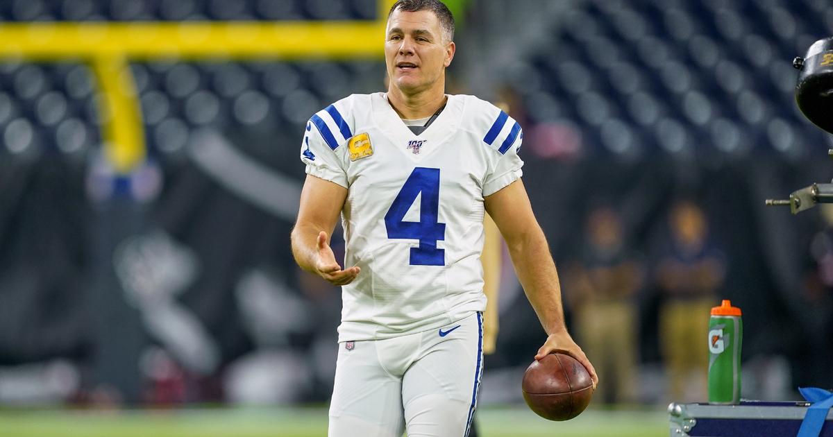 Colts bring back 46-year-old Adam Vinatieri for another season - The Boston  Globe