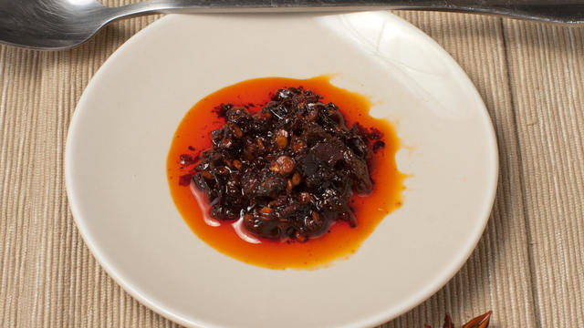 CHINESE CHILI SAUCE IN OIL 