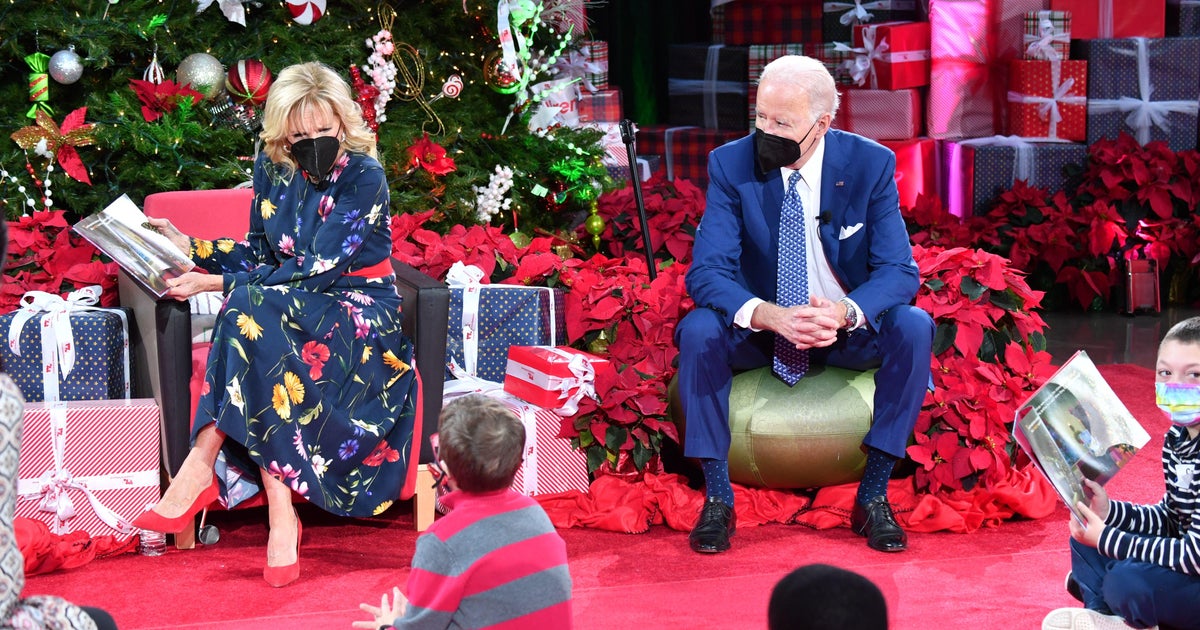 bidens-spending-christmas-with-family-at-the-white-house-cbs-news