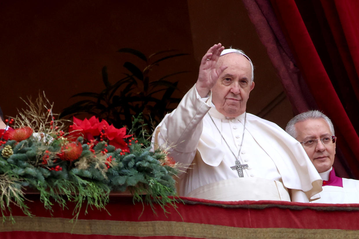 Pope Francis, in Christmas message, prays for end to pandemic and