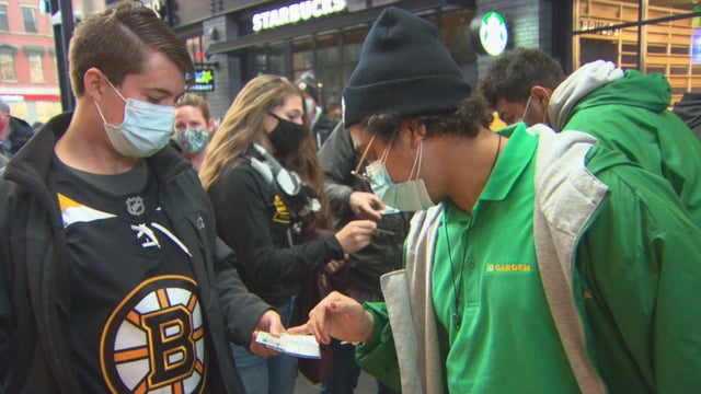 bruins-fans-return.jpg 