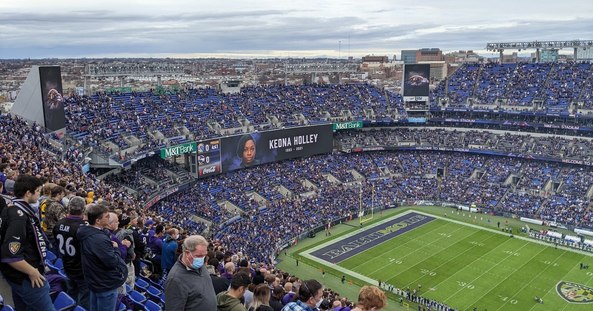 Baltimore Ravens Hold Moment Of Silence For Slain Officer Keona Holley 