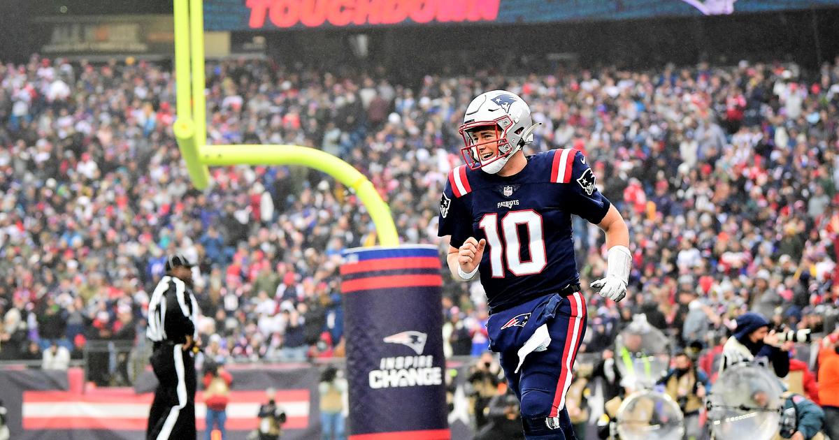 Mac Jones, Patriots blast Jacksonville 50-10, clinch playoff berth