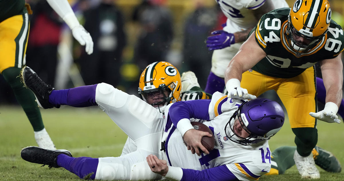 Green Bay Packers 37, Minnesota Vikings 10: Vikings' playoff hopes