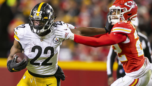 KANSAS CITY, MO - JANUARY 16: Pittsburgh Steelers running back Najee Harris  (22) smiles before an AFC wild card playoff game between the Pittsburgh  Steelers and Kansas City Chiefs on Jan 16